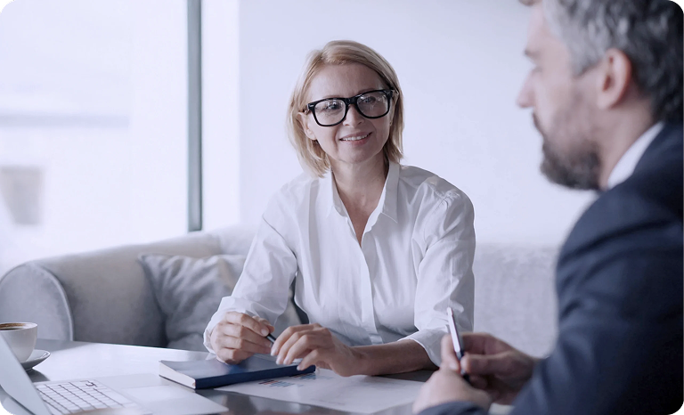 Kosten sparen mit digitaler Compliance Schulung für Mitarbeiter