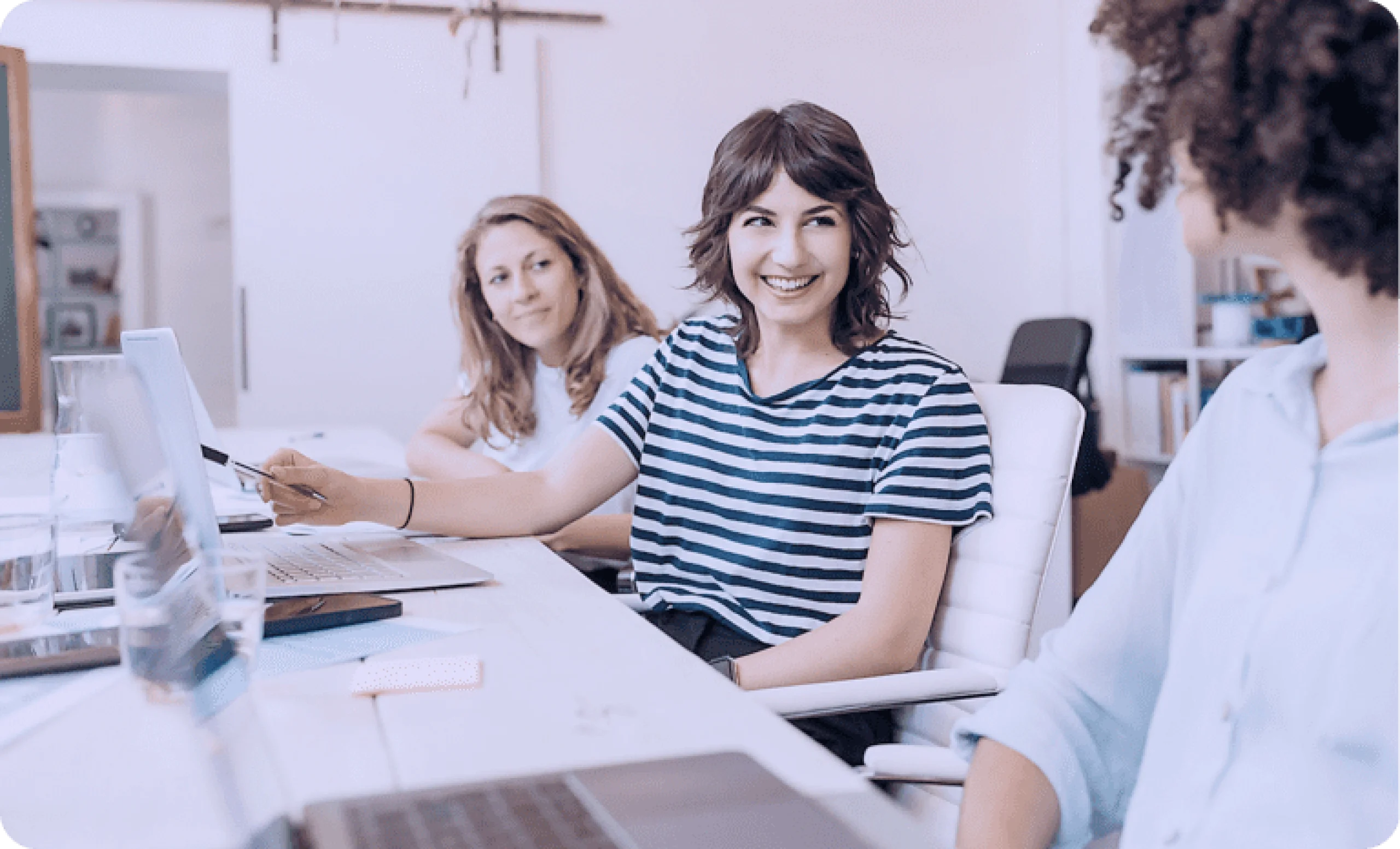 Zusammenarbeit im Team verbessern: 3 wichtige Tipps + KI-Trends 2026